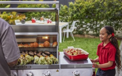 Cómo hacer una barbacoa para grupos grandes (sin morir en el intento)
