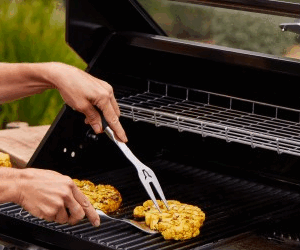 Barbacoas portátiles de carbón: sabor, diseño y calor para tus reuniones de otoño