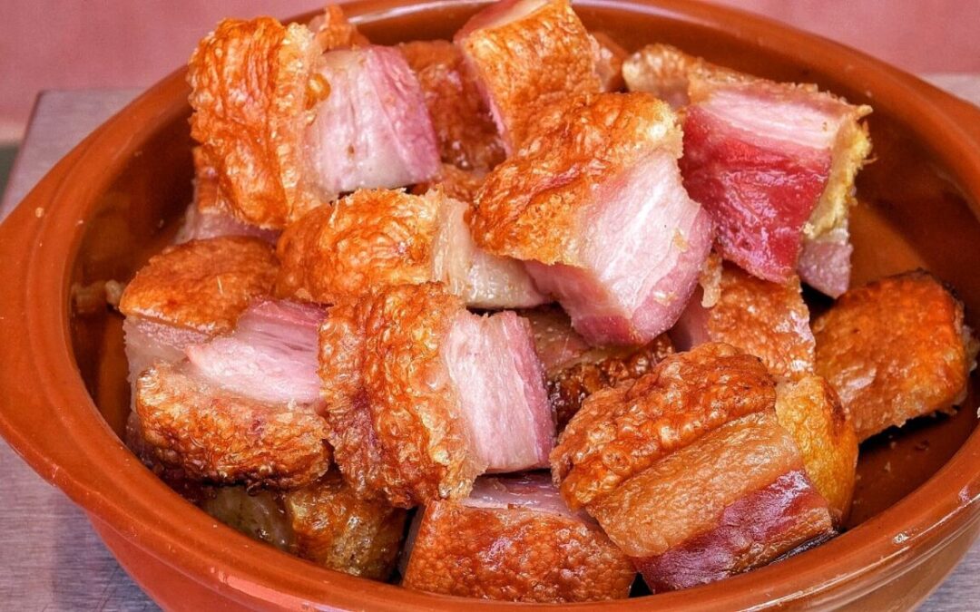Torreznos a la Brasa en Kamado B10 con toque ahumado y crujiente